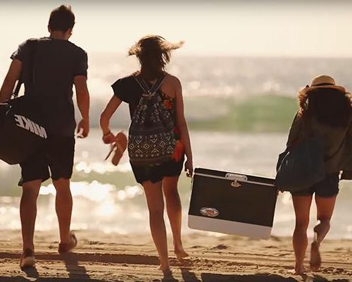 Students walking up to the beach